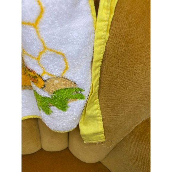 VINTAGE DISHTOWEL APRON Chicken - Yellow Trim - Hen Chicks - Excellent Condition - Picture 4 of 11